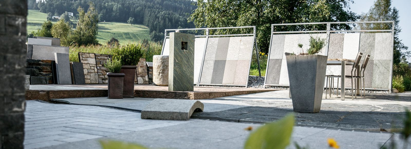 Stein erleben.<br />In unserem Showroom.